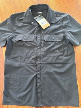 The North Face Men's Black Short-Sleeve Button-Down Shirt